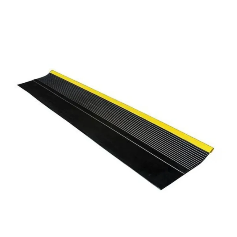 Grada alto trafico bicolor metro estriada negro/amarillo 120X35 sin pestaña.