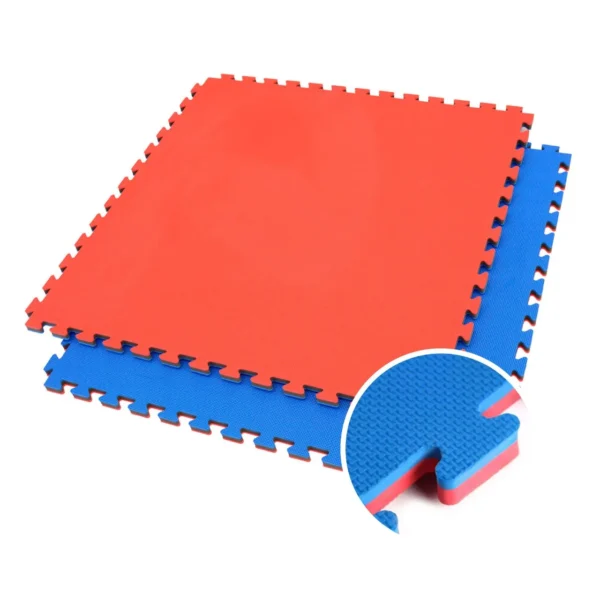 Piso Plancha Eva Tatami 20x1000x1000mm azul/rojo con ensamble.