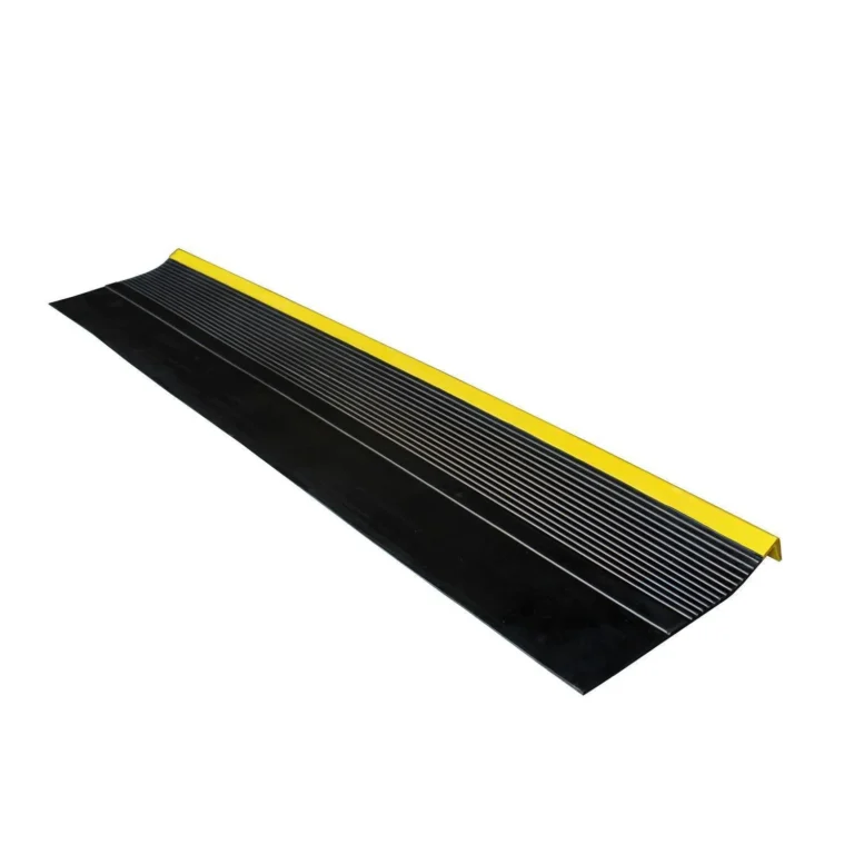 Grada mediano tráfico Bicolor Estriado negro/amarillo 4x300x1500mm importada. - Imagen 3